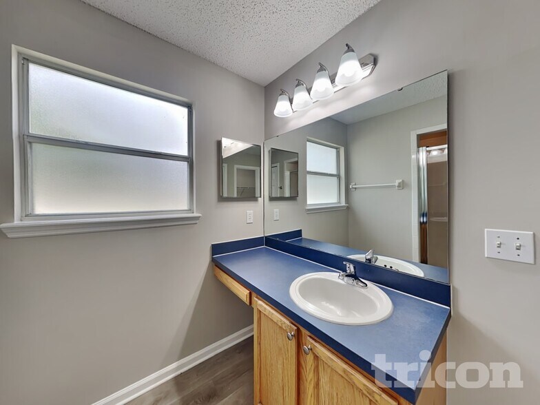 Building Photo - 3464 Brahma Bull Cir N