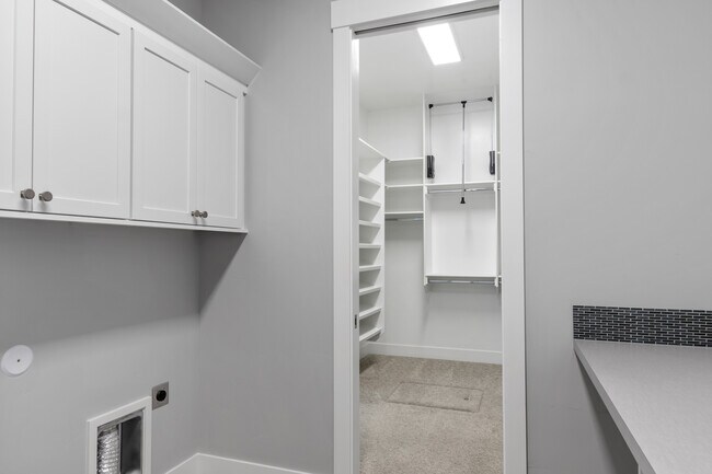 Building Photo - 9042 S La Pampa Way