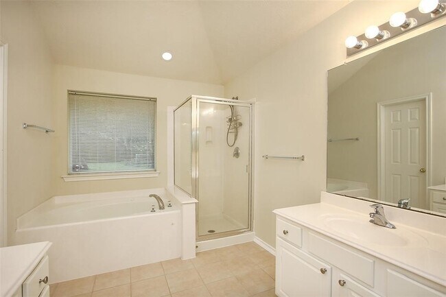 Building Photo - 14 Delphinium Pl