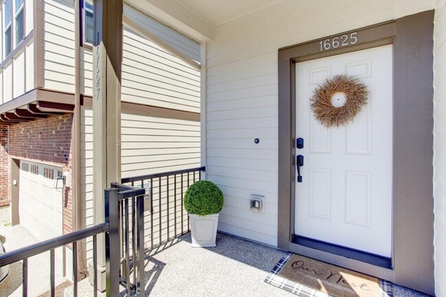 Building Photo - 16625 SW Botany Bay Ln