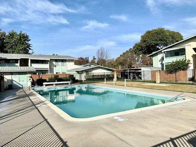 Building Photo - Nice 2 Bedroom 1 Bathroom Condo in Fairfield - AVAILABLE NOW!!