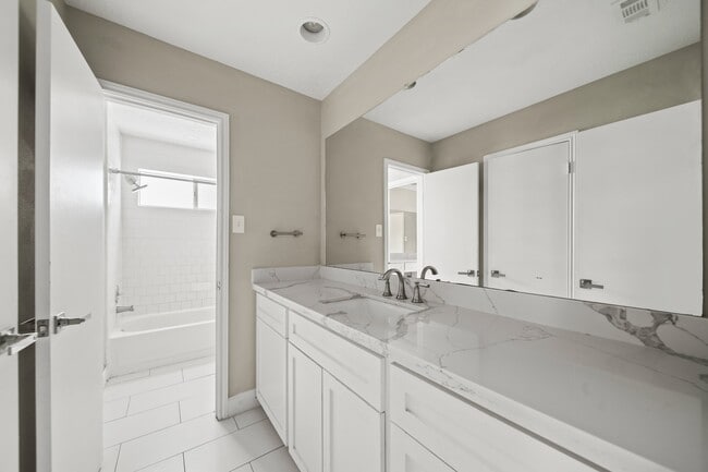 Building Photo - 7010 Pembrough Ln