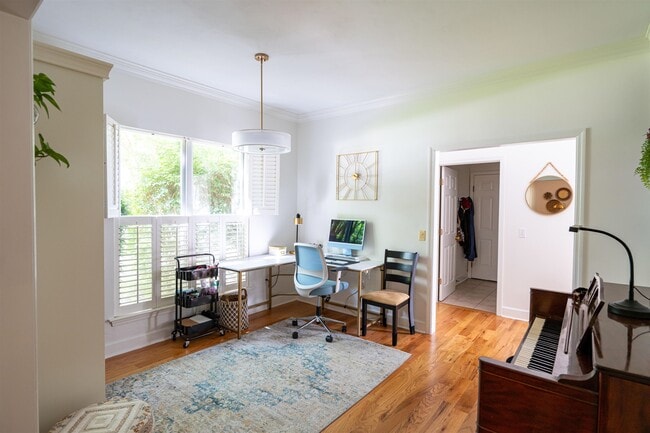 Building Photo - 3156 Iberville Way