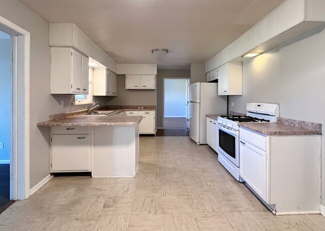 Building Photo - Spacious 4-bedroom, 2-bathroom Ranch Home in West Lafayette School District