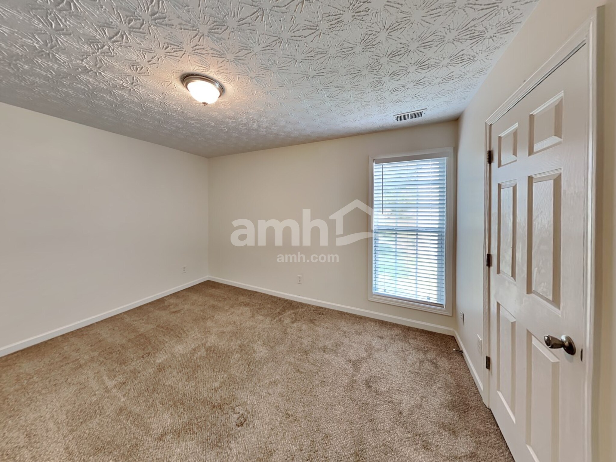 Building Photo - 104 Arbor Creek Way