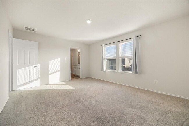 Building Photo - 329 Green Egret Wy