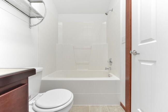 Building Photo - Nice 3 beds / 3.5 baths Townhouse in Greenwood/NW Seattle!