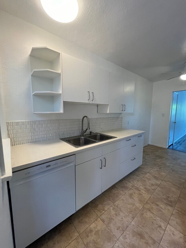 Building Photo - 6747-6761 Hinds Ave