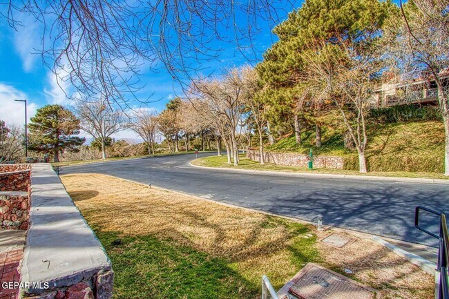 Building Photo - 5900 Mira Hermosa Dr