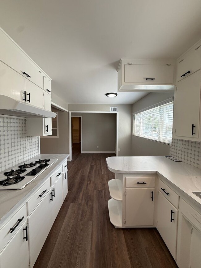 Building Photo - Centrally Located Single Story Updated Home