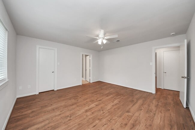 Building Photo - 6034 John Dreaper Dr