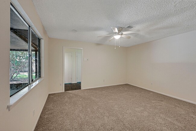 Building Photo - 2326 Turtle Creek Dr