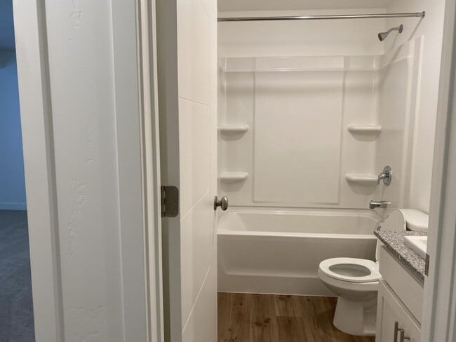 Building Photo - Single Family Home on Riverside.