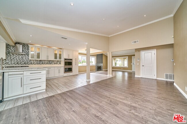 Building Photo - 2660 Conata St