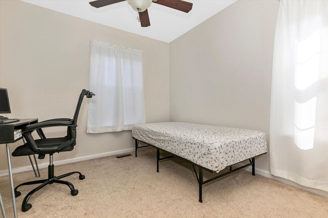 Building Photo - Twin Arch