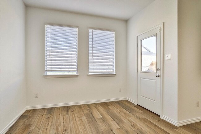 Building Photo - Cute Newer 4-2-2 N Ft. Worth