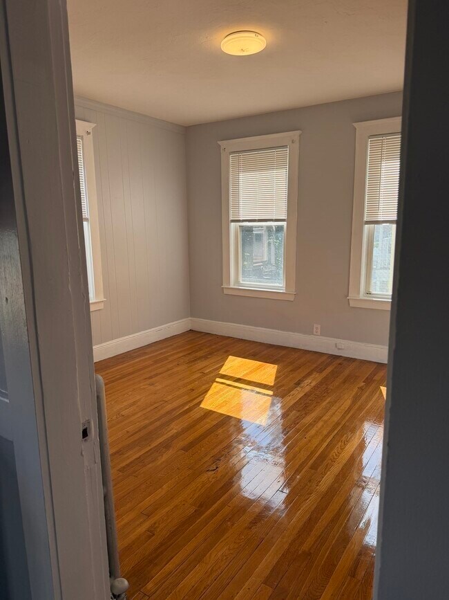 Building Photo - 120 Capen St