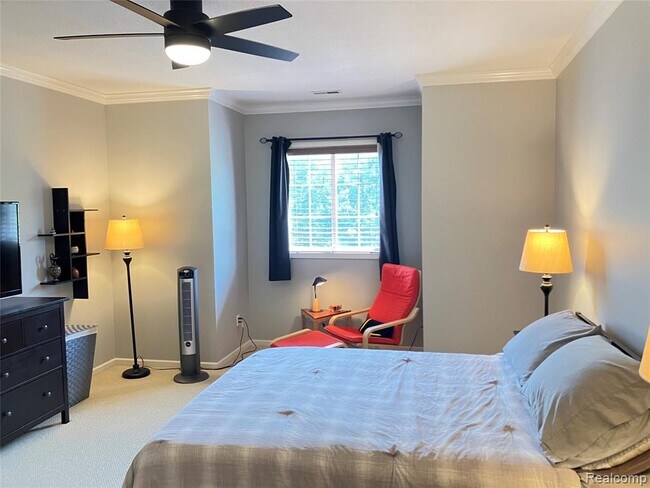 Building Photo - 331 Scio Village Ct