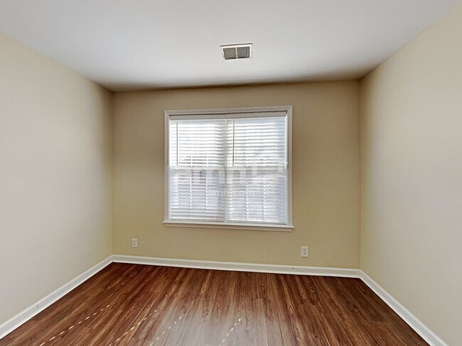 Building Photo - 3129 Jenkins Dr