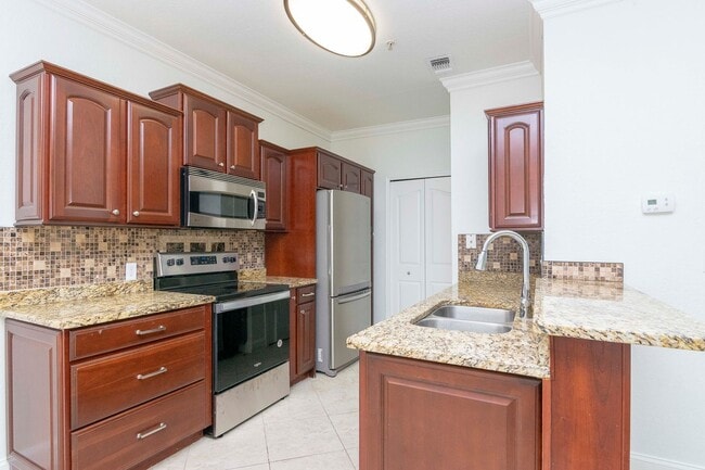 Building Photo - Remodeled and Upgraded -2nd Floor - 1 Bed 1 Bath Condo For Lease