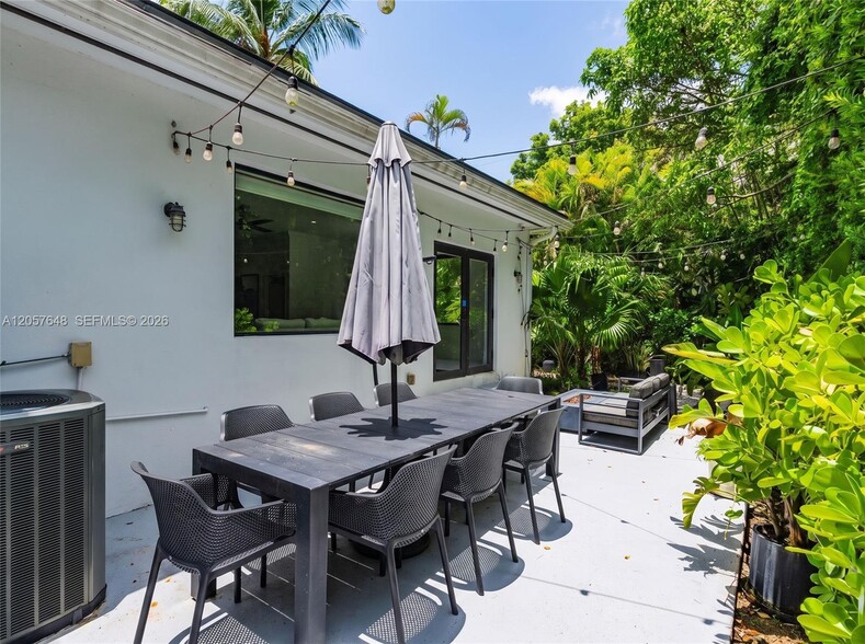 Building Photo - 925 Algaringo Ave