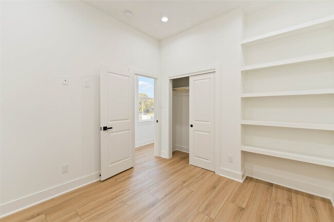 Building Photo - 8044 Sunbury St