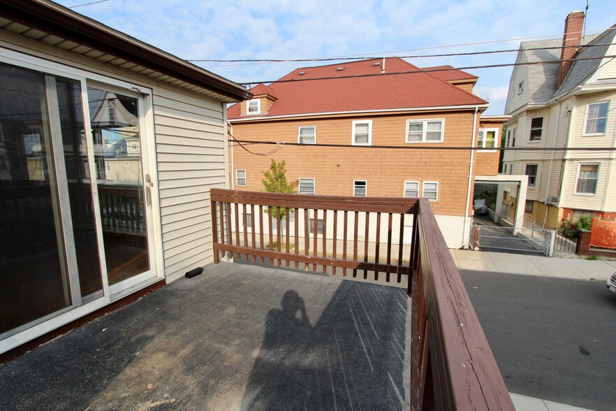 Primary Photo - 626 Beach St