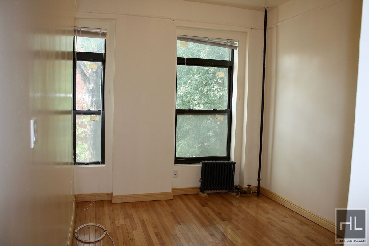 Building Photo - 2BR 2BA Brownstone On Clinton Hill Bedstuy Border