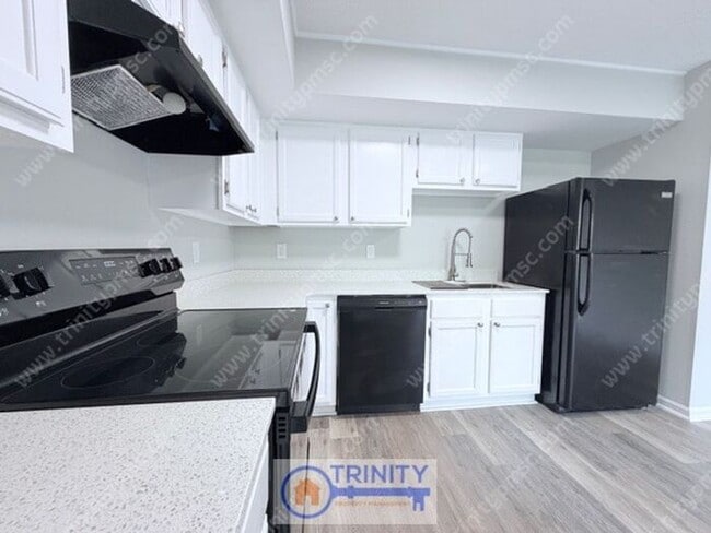 Building Photo - Now Available – Updated 2BR Apartment in Easley!