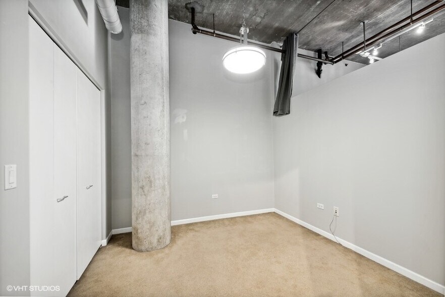 Building Photo - 125 E 13th St