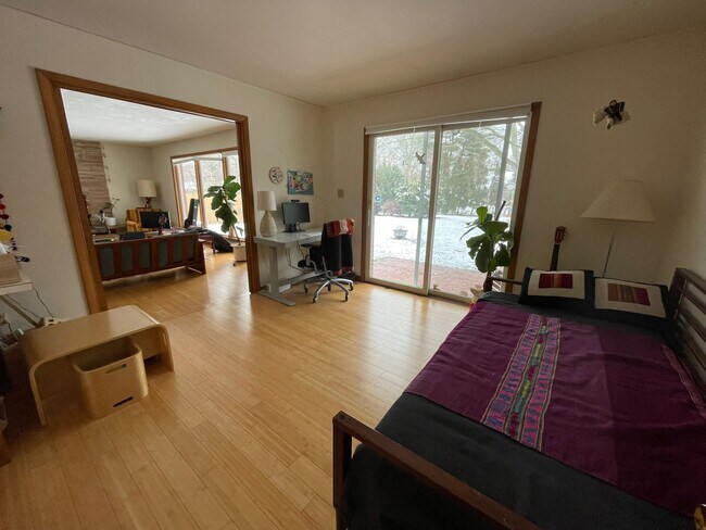 Building Photo - 1708 Pleasant St