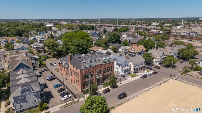 Building Photo - 325 Myrtle Ave