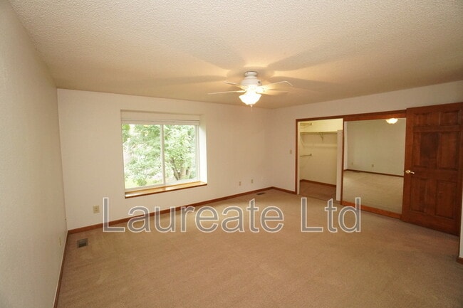Building Photo - 1702 W Dry Creek Rd