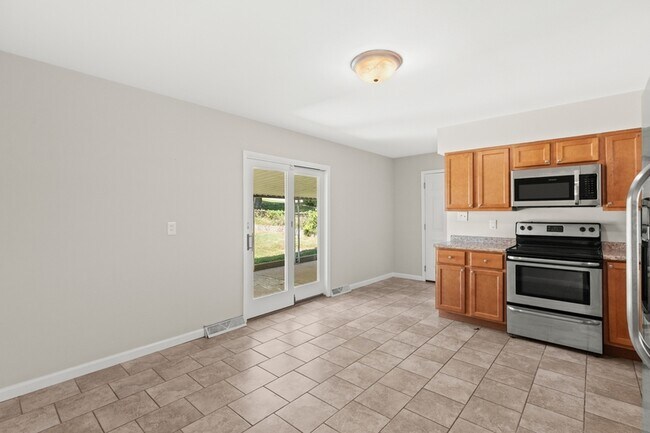 Building Photo - 1517 Lincoln Dr