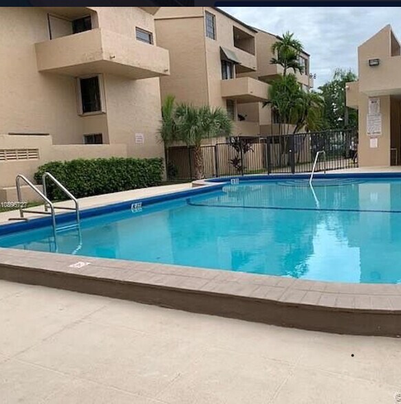 Primary Photo - 10400 SW 108th Ave
