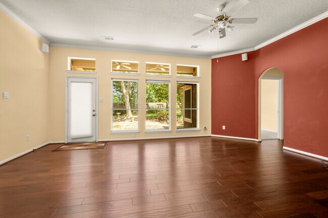 Building Photo - 10218 Garden Crossing Ln