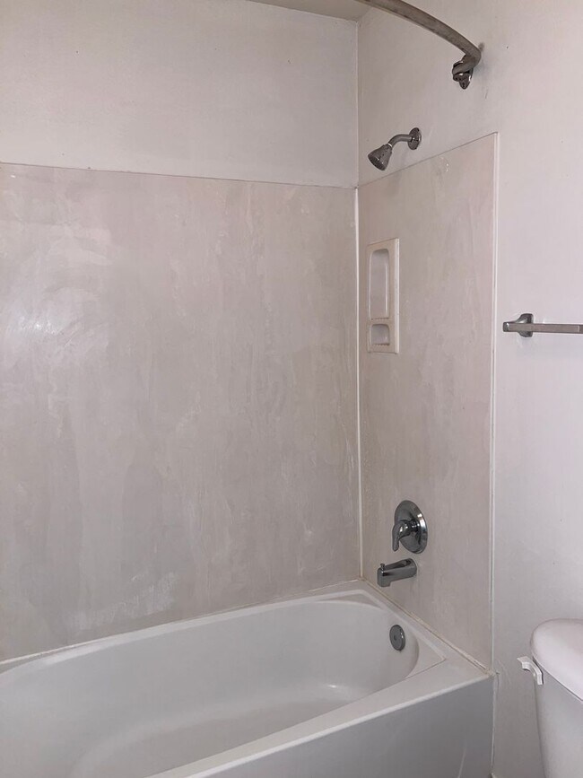 Building Photo - Refrigerated air! 4Br, 2Ba w/2 living areas, 3 CG