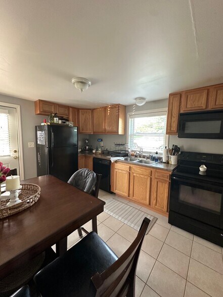 kitchen and dining - 45 Pearl St