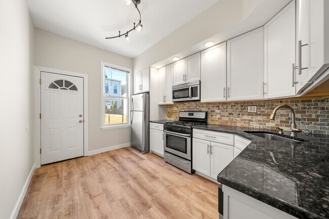 Building Photo - 215 Dodd St