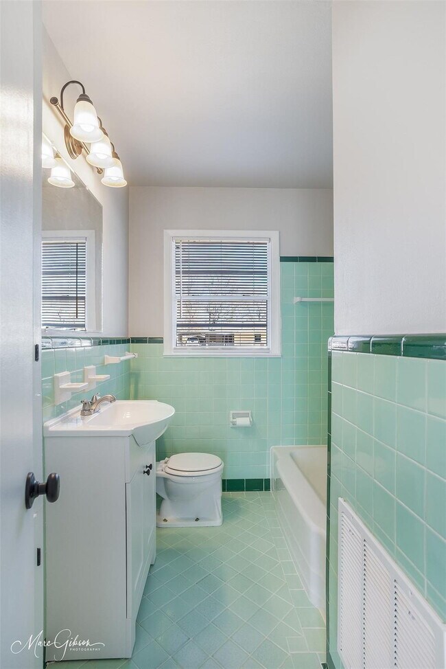 Building Photo - "Charming 3-Bedroom Retreat in Benton - Cozy 980 Sq Ft Home Awaits!"