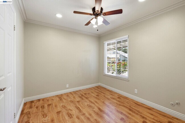 Building Photo - 325 Goshen Ct