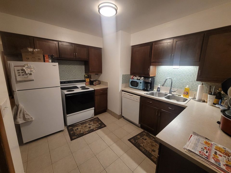 Kitchen - 2704 SW 123rd Ave