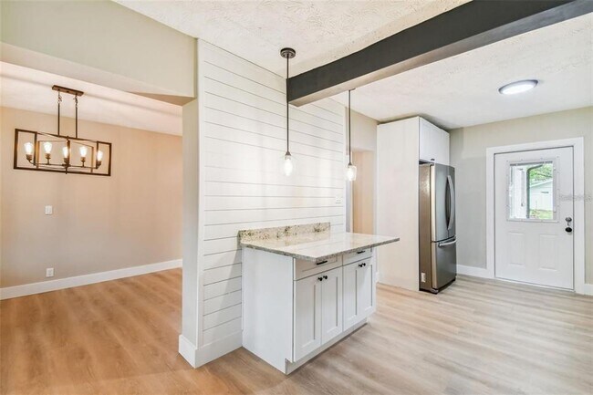 Building Photo - 1717 W Eldred Dr