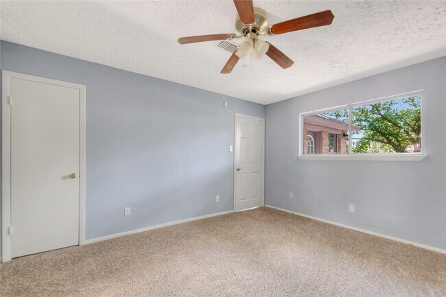 Building Photo - 619 Leicester Ln