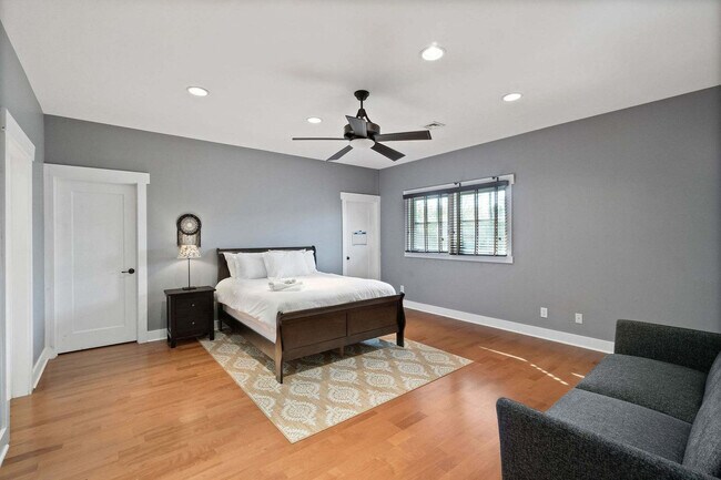 Building Photo - 209 Windmeade Cir