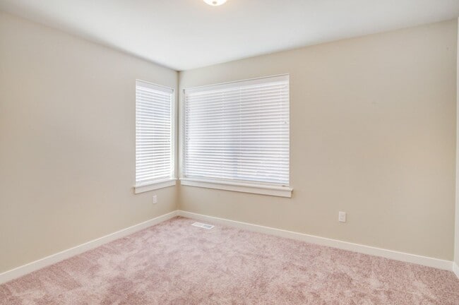 Building Photo - Modern 4BD 2.5BA in LSSD