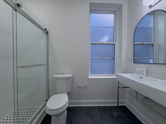 Building Photo - 2039 Green St