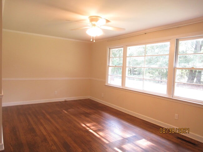 Building Photo - 38 Thelma St