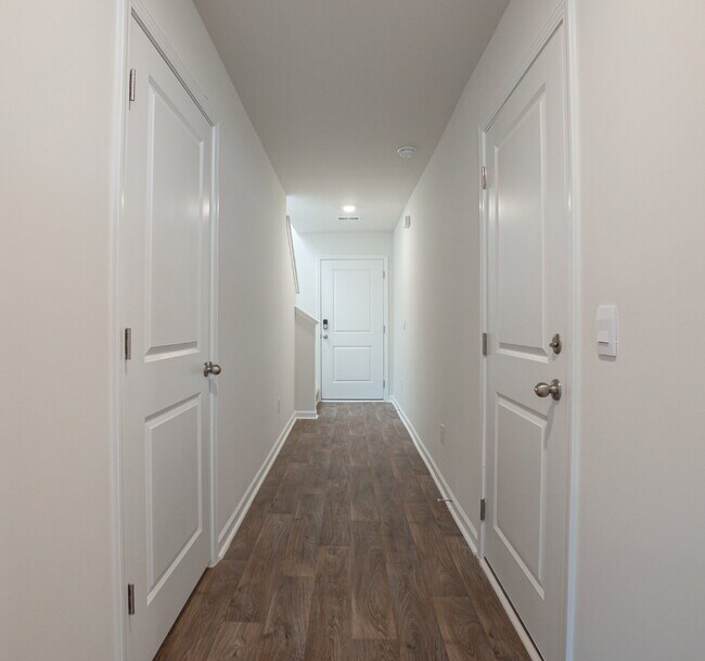 Building Photo - End unit! Available Early June!