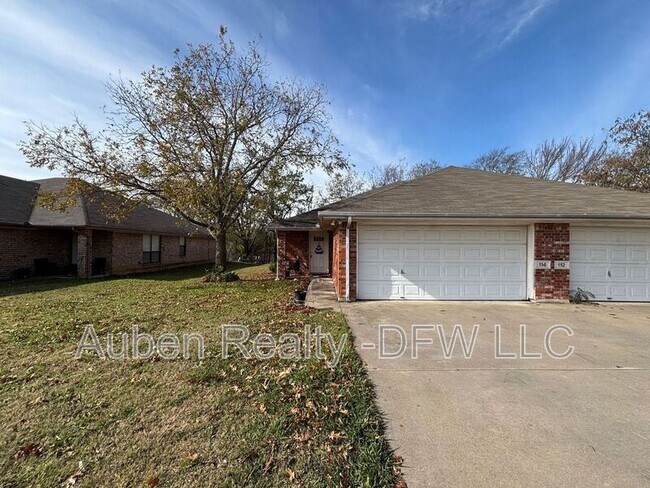 Building Photo - 114 Honey Bee Dr